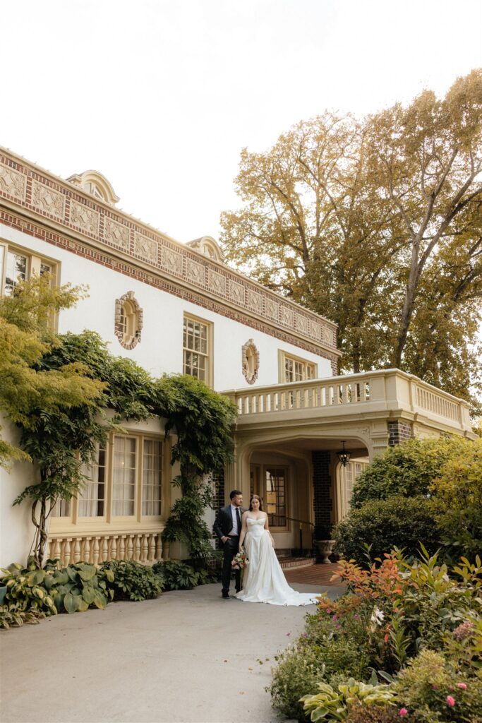 Lairmont Manor Wedding Guide: Why This Bellingham Venue Is a Dream for Film-Inspired Photos