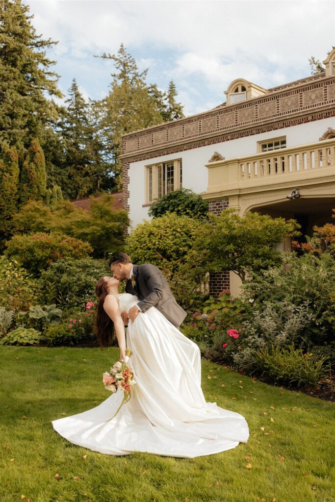 Lairmont Manor Wedding Guide: Why This Bellingham Venue Is a Dream for Film-Inspired Photos