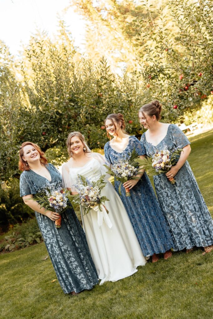 cute picture of the bride and her bridesmaids
