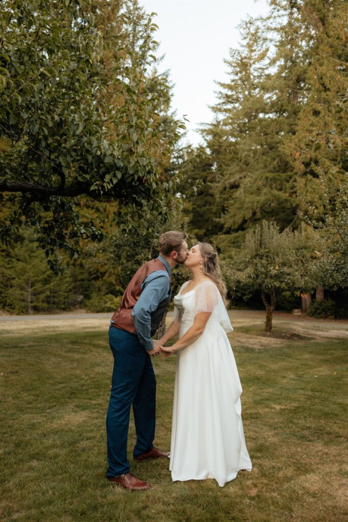 cute picture of the newlyweds kissing