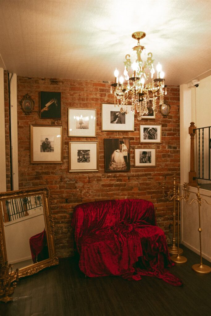 colorful details at this timeless wedding