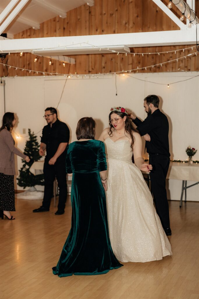 PNW Woodsy Christmas Wedding at Anderson Lodge in Ariel, Washington
