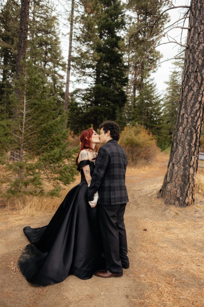 cute picture of the newly married couple kissing