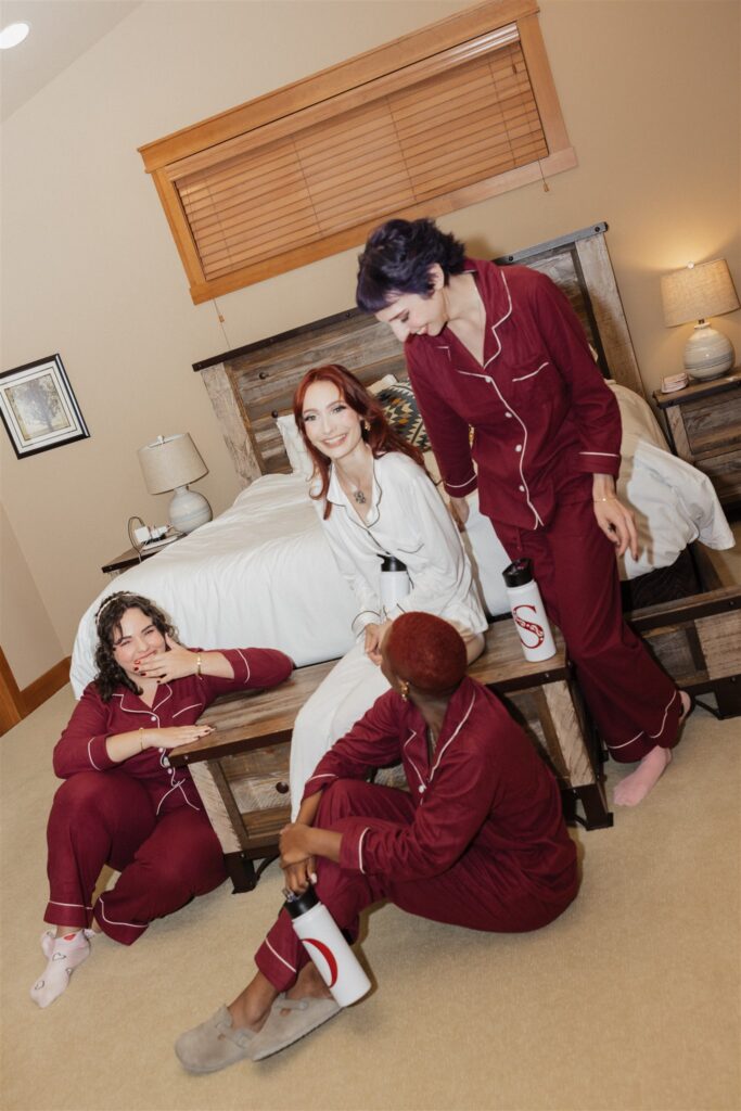 Picture of the bride and her friends before the ceremony