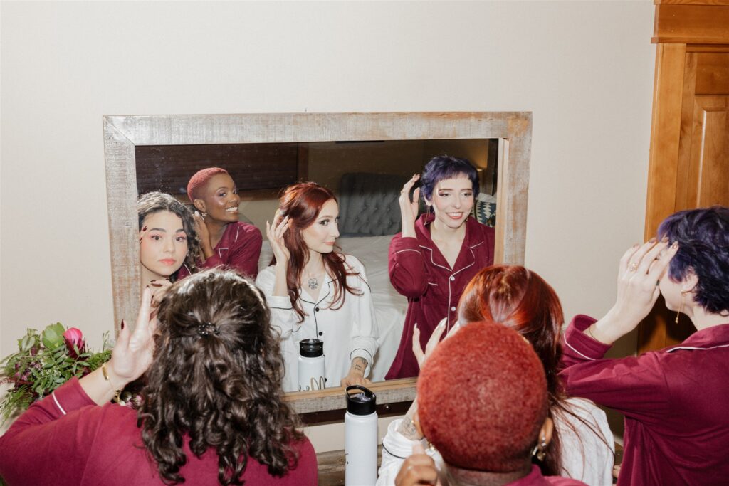 Cute picture of the bride and her bridesmaids