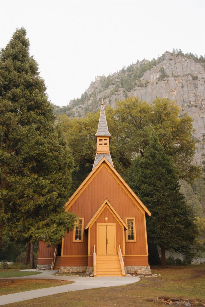 Beautiful elopement in Yosemite national Park