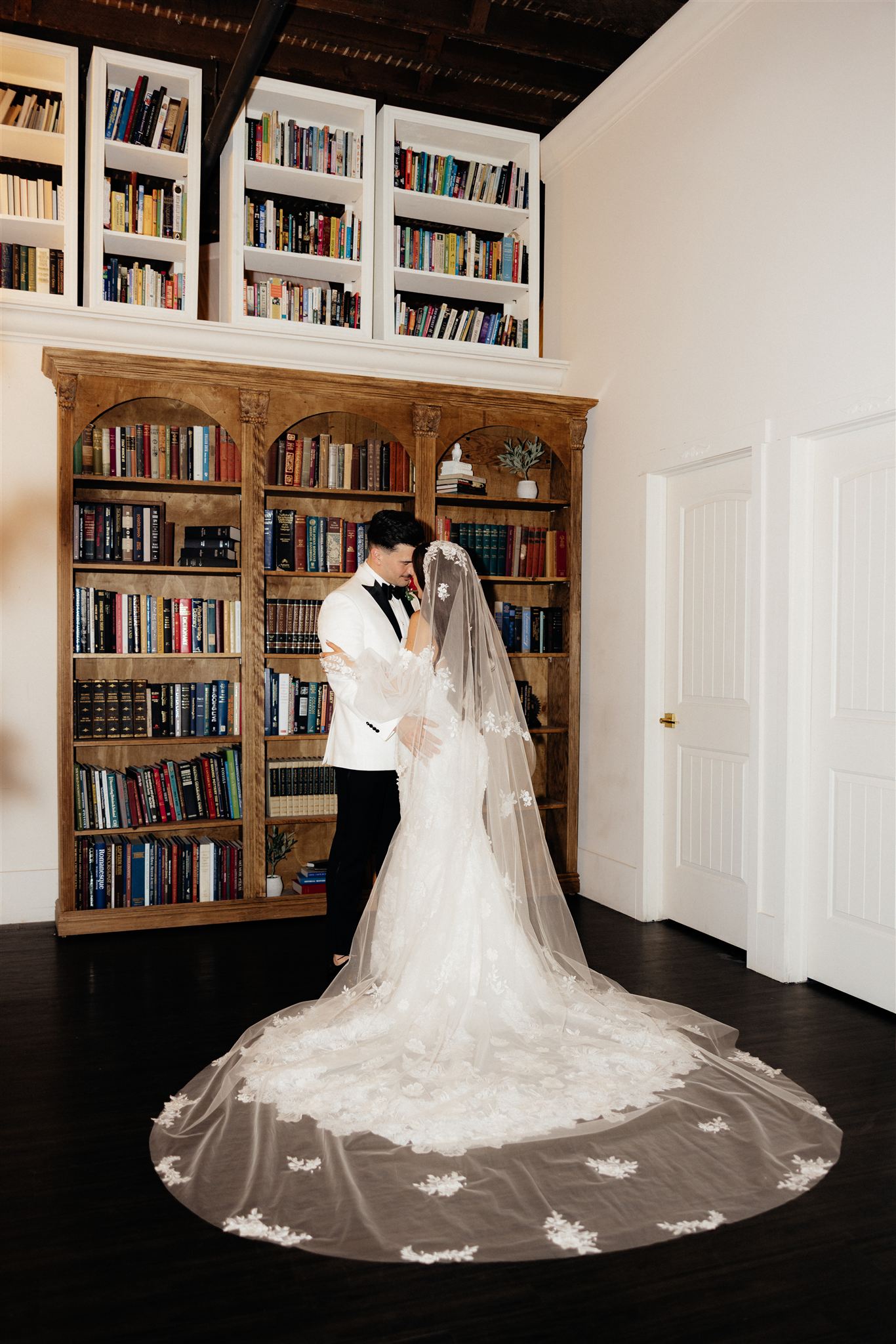 A Romantic Valentine’s Day Wedding at The Bindery in Washington with Editorial Flash & Candlelit Vibes