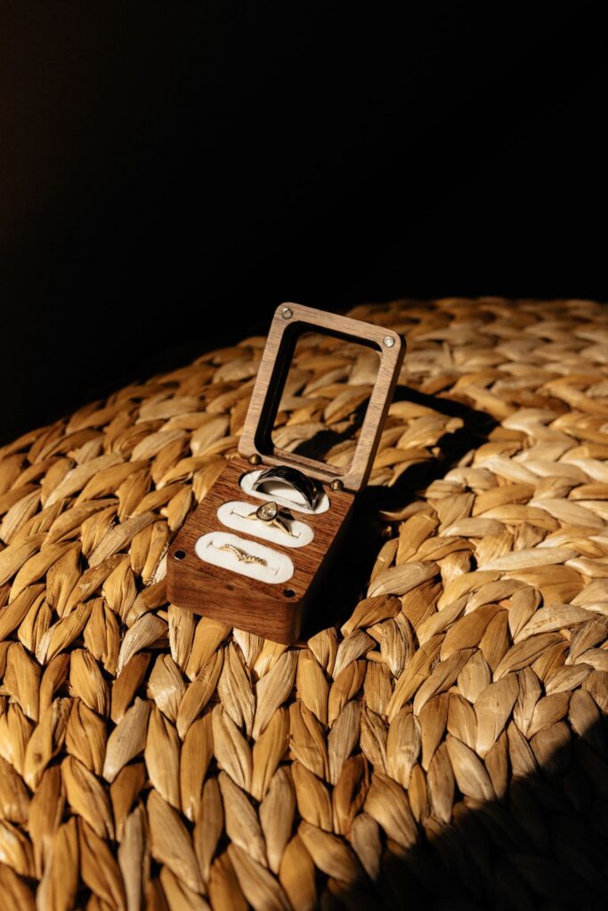closeup shot of the wedding rings