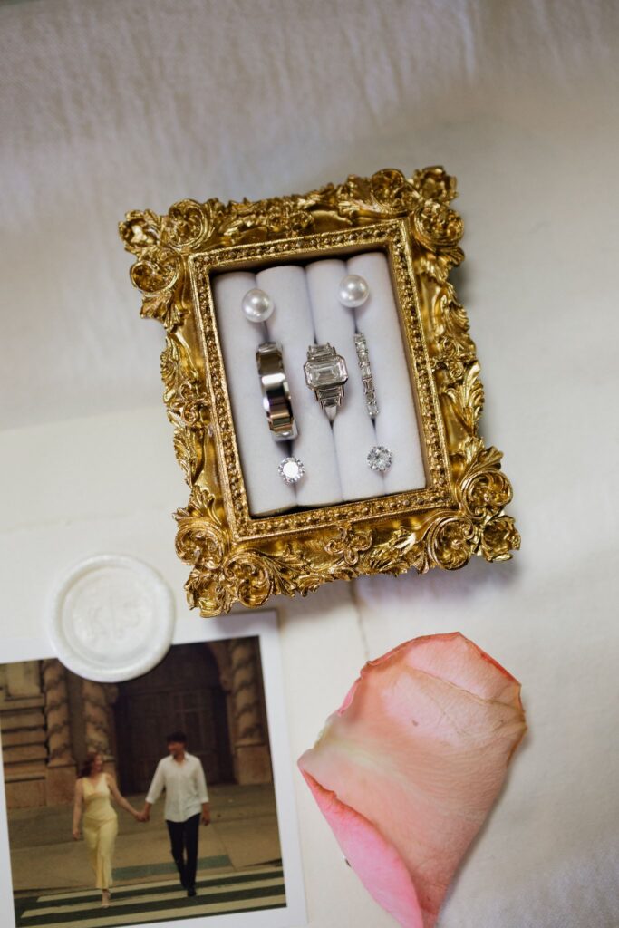 closeup shot of the wedding rings