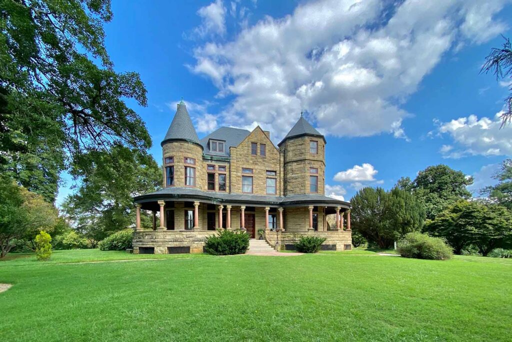 10 Best Engagement Session Locations in Richmond, VA (and Nearby Hidden Gems)