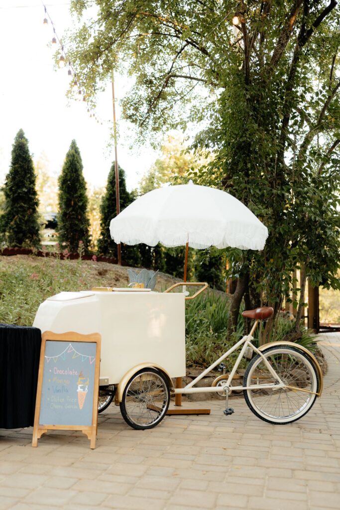 timeless and elegant wedding reception