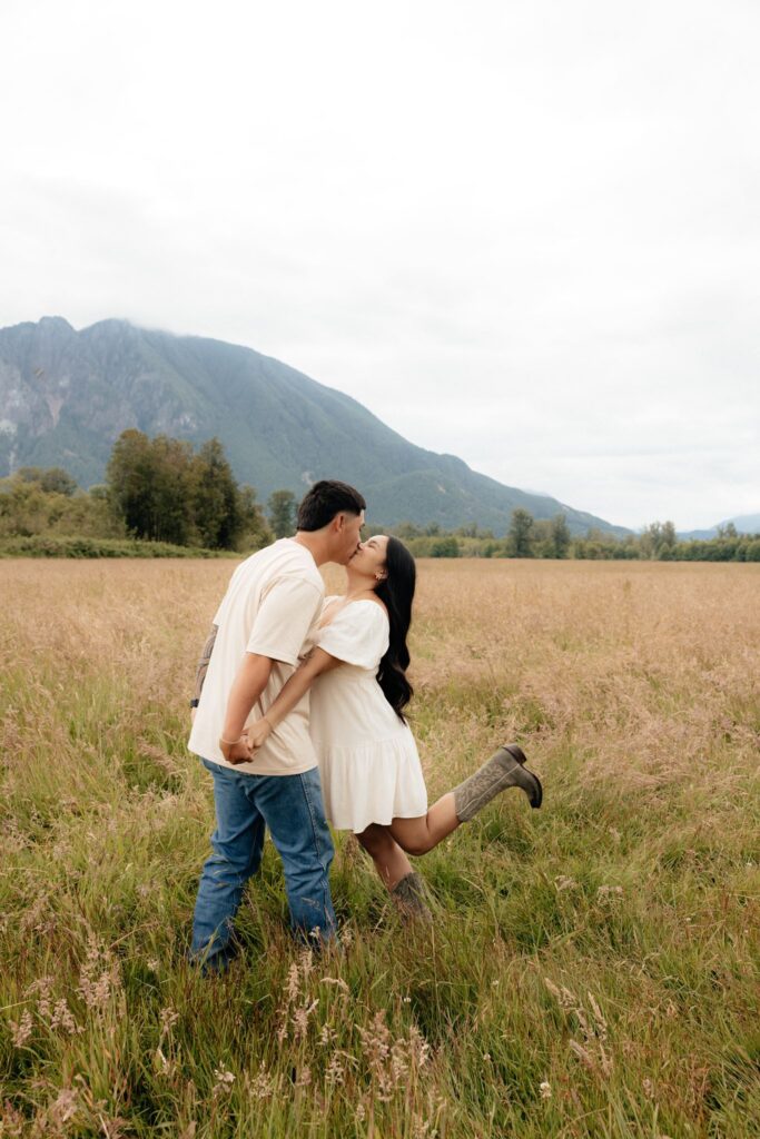 couple kissing during their dream photoshoot