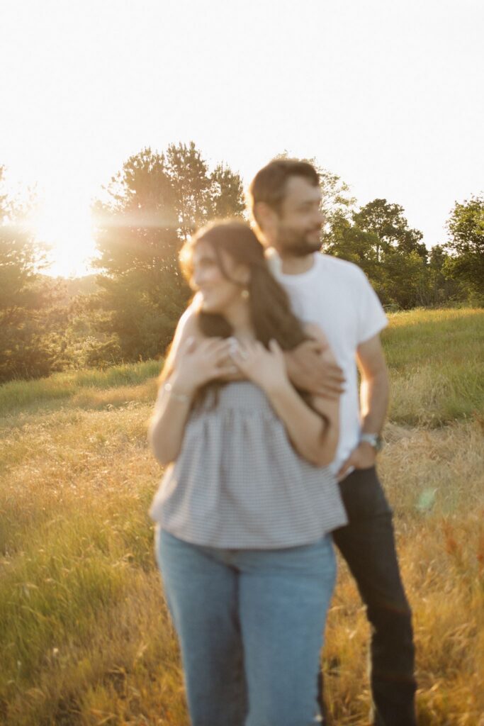 couple hugging during their photoshoot