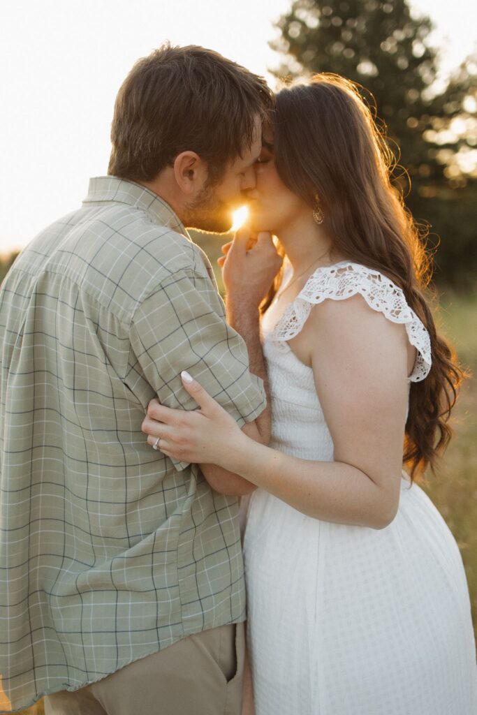 romantic and timeless golden hour couple portraits