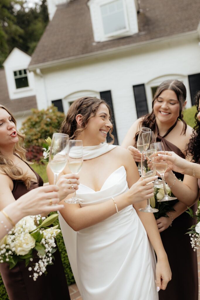 cute picture of the bride and her bridesmaids