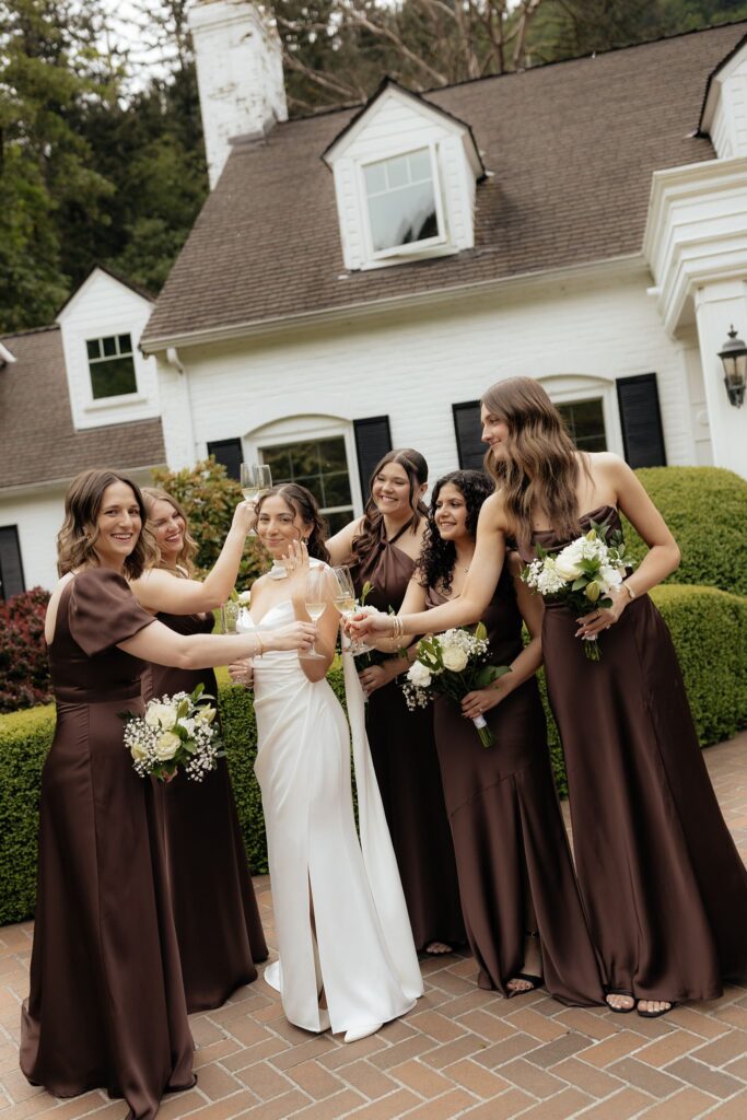 cute picture of the bride and her bridal party