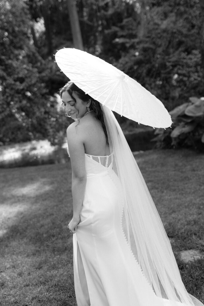 stunning picture of the bride at her dream wedding day
