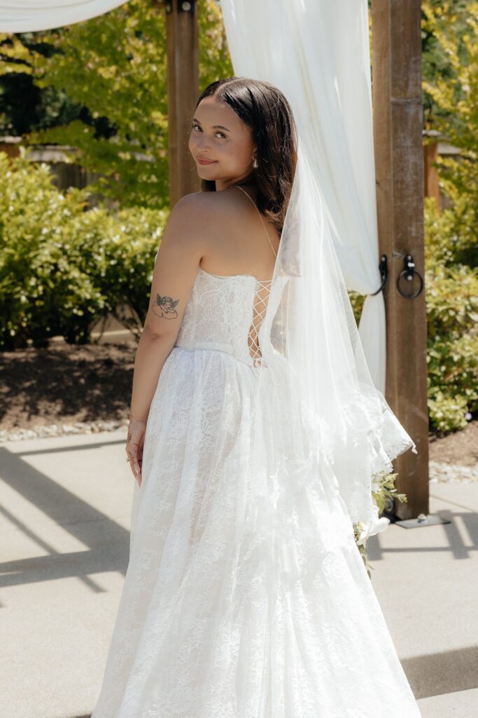 beautiful picture of the bride at her dream wedding day