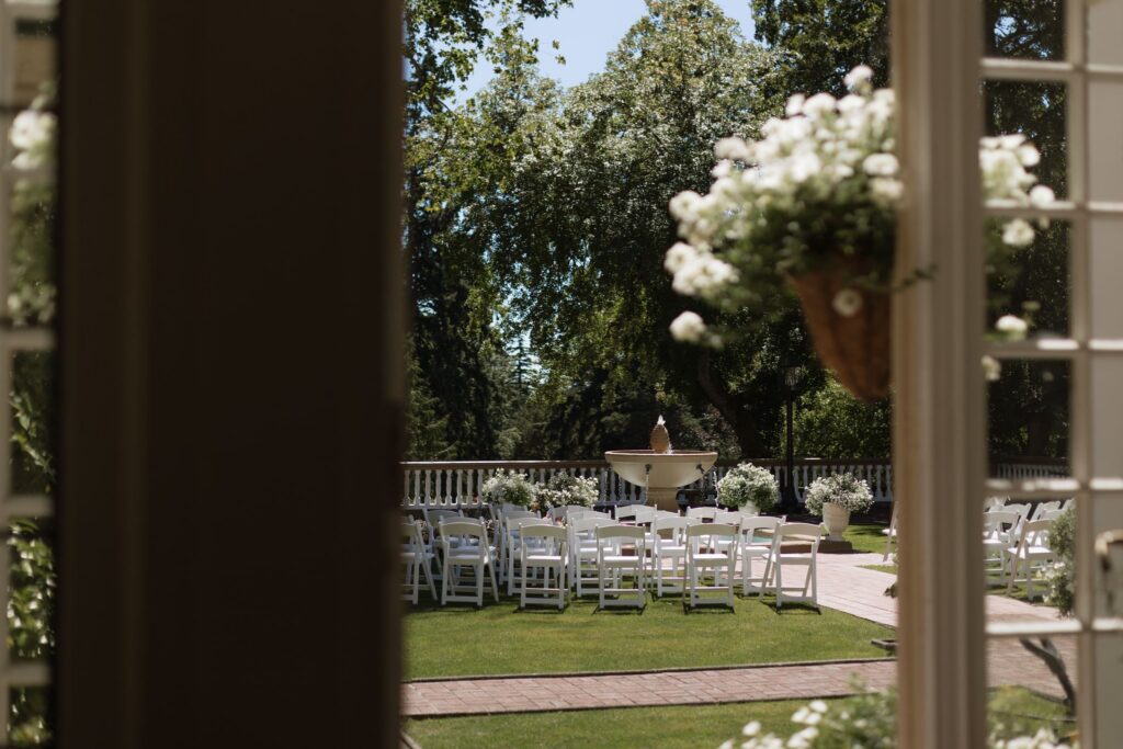 stunning picture of the wedding ceremony decor