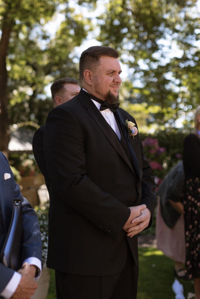 Groom emotional, seeing the bride, walked down the aisle