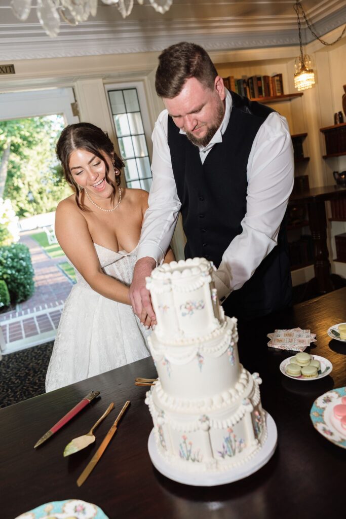 newlyweds cutting their wedding cake