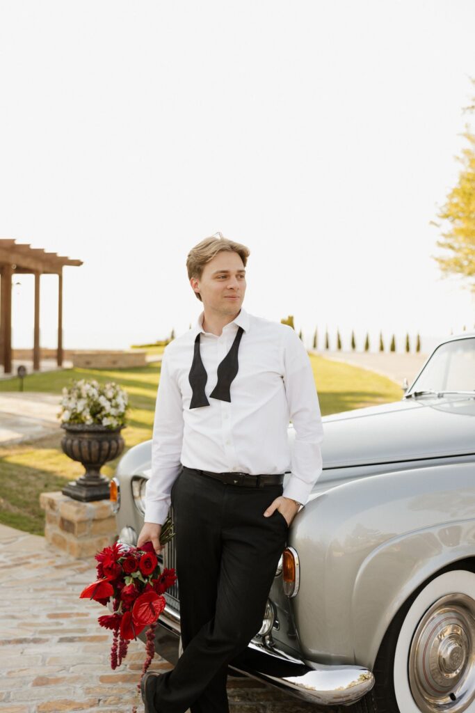 portrait of the groom before the ceremony