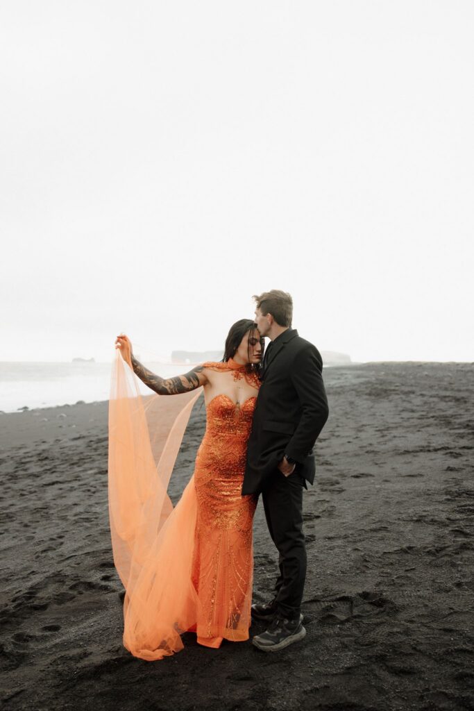 bride and groom at their dream iceland eloepement